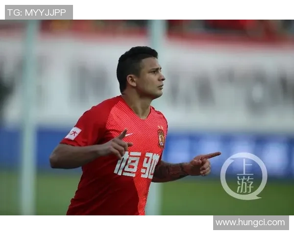 中国足球球星亲笔签名珍藏版图片展示 见证荣耀时刻与个人风采