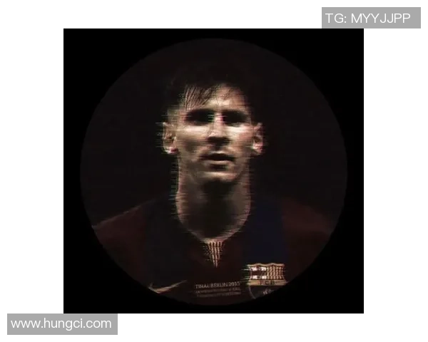 以足球巨星头像为标识的男生展现出青春激情与运动风采魅力 以足球巨星头像为标识的男生展现出青春激情与运动风采魅力