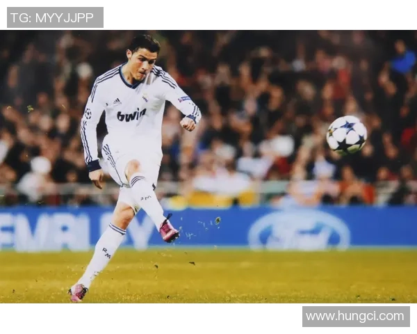 全球足球中卫十大神将排名解析实力对比与历史地位 全球足球中卫十大神将排名解析实力对比与历史地位